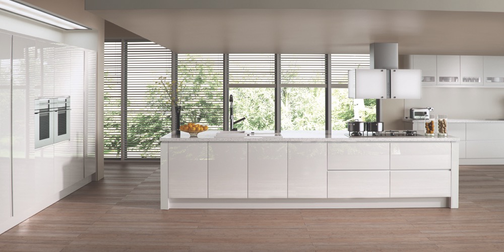 Strada Gloss in White by Uform