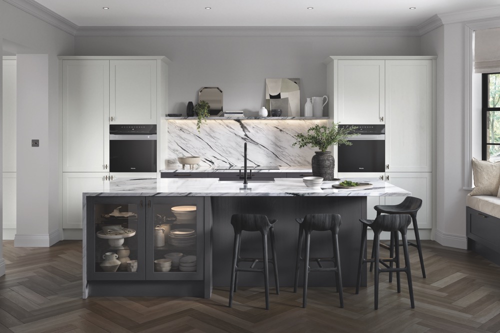 Aldana in Graphite and Light Grey by Uform